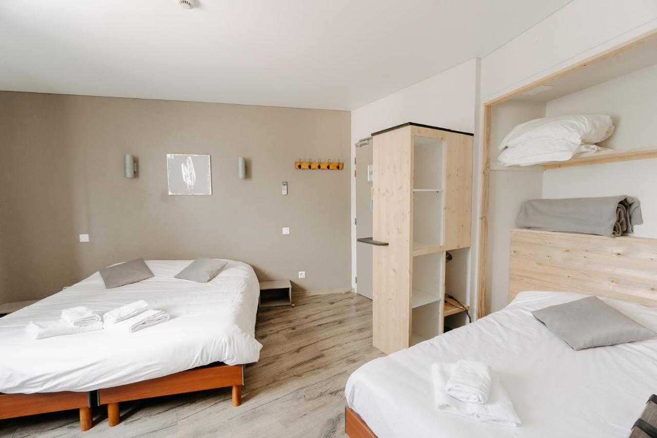 Auberge De La Paillere Lavours エクステリア 写真